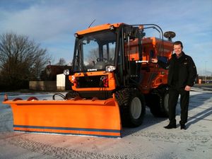 A 4X4 with 4 season capability offering All Year round versatility - The Multihog is not tied to a specific sector, season or application. Making the Multighog the most universal product in your fleet. Shown here in Winter solutions guise.