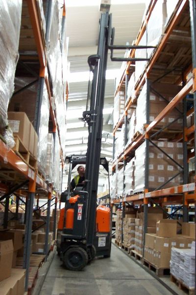 The free roaming AisleMaster is a far more flexible and efficient tool for operation in Horner Brother's narrow racking aisles.