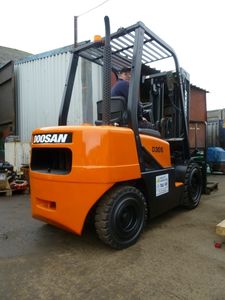 Swinton based company delighted with the high standard of their refurbished used 3 ton Doosan diesel forklift.
